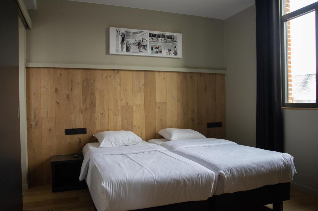 Cafe Coureur Borgloon Hotel Bagian luar foto