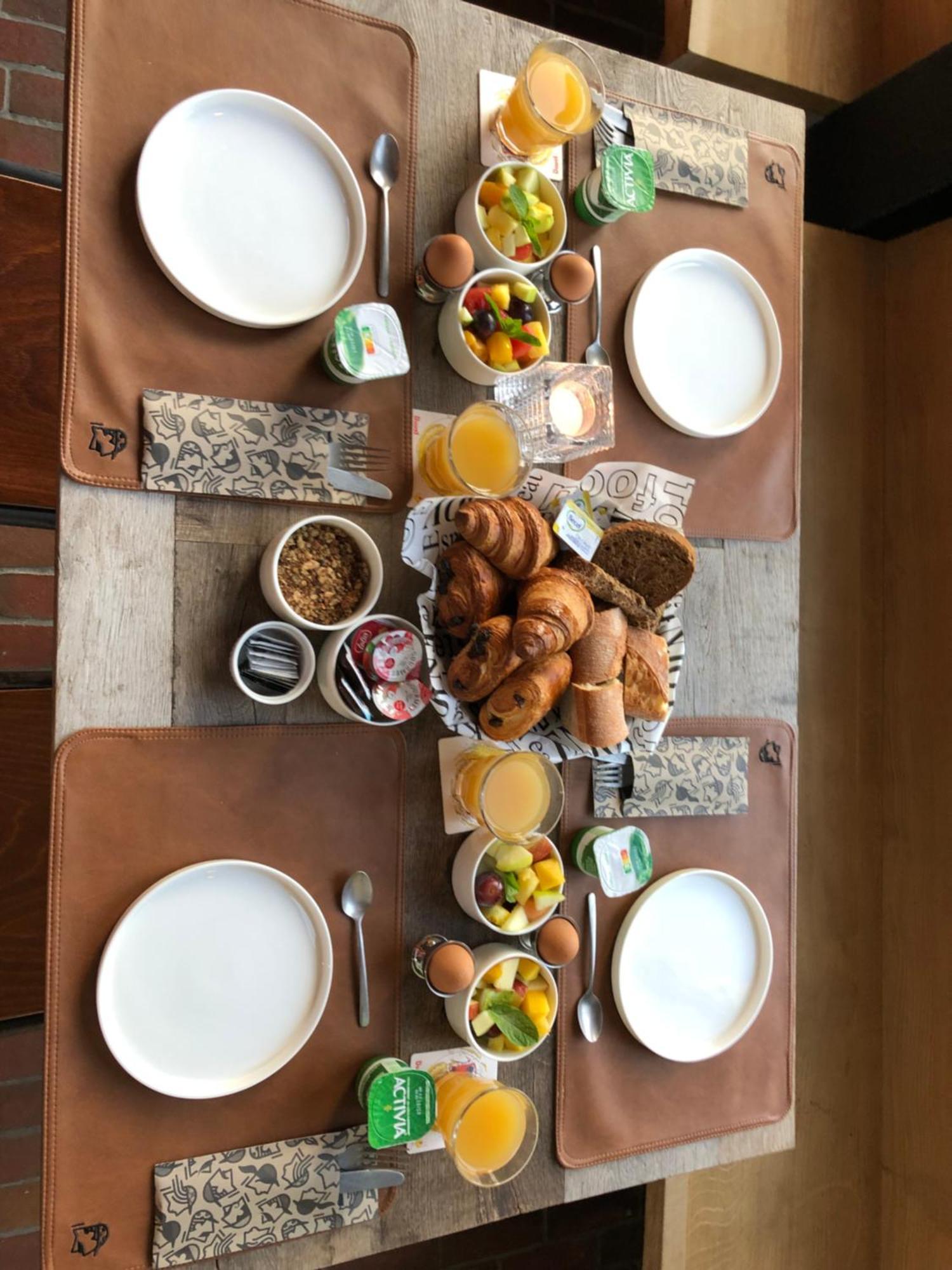Cafe Coureur Borgloon Hotel Bagian luar foto