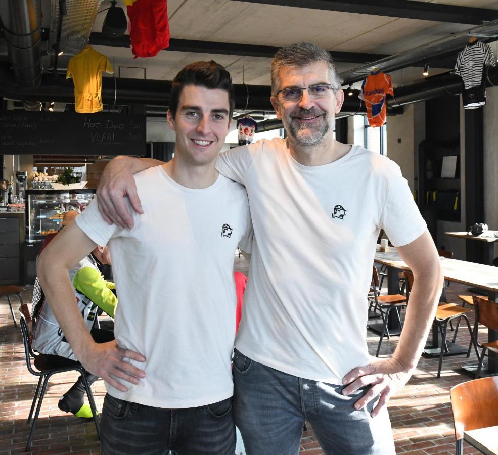 Cafe Coureur Borgloon Hotel Bagian luar foto