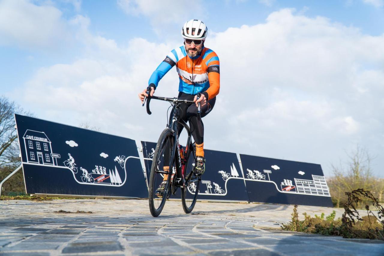 Cafe Coureur Borgloon Hotel Bagian luar foto
