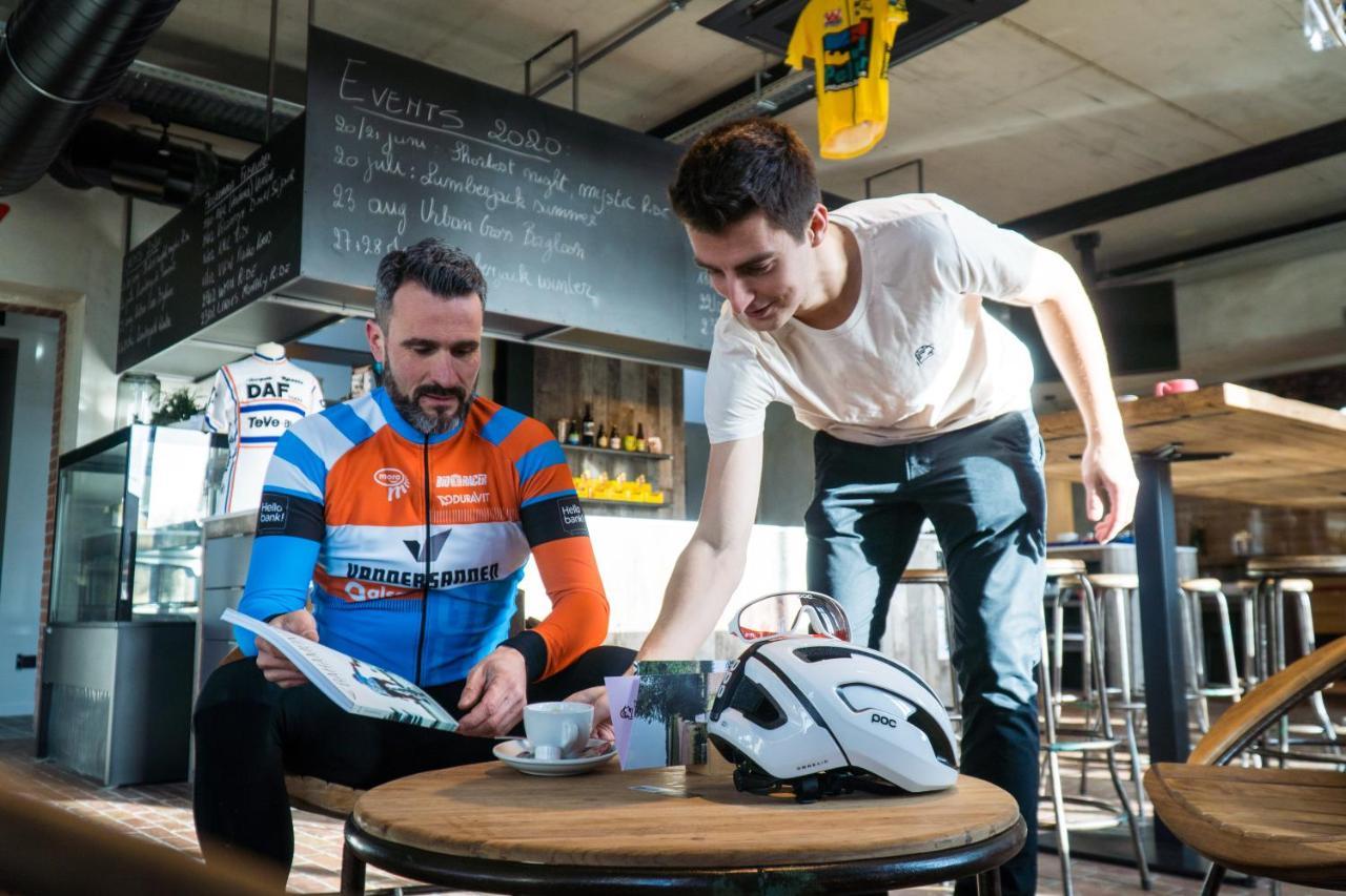 Cafe Coureur Borgloon Hotel Bagian luar foto